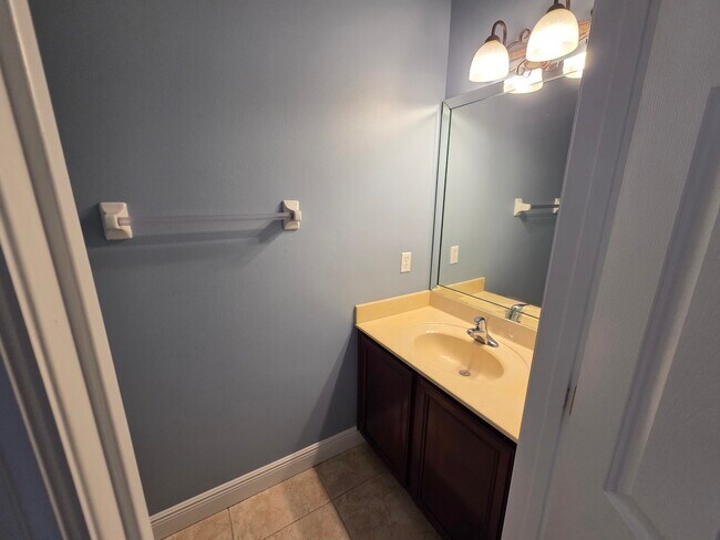 Building Photo - 2819 Roseglen Way