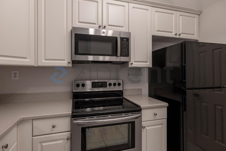 Building Photo - 2801 Spreading Oaks Dr NW