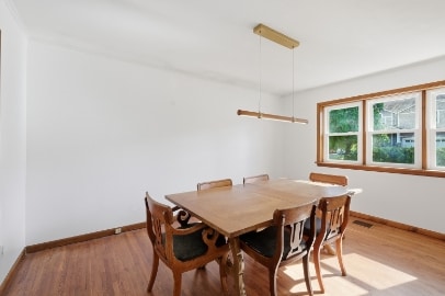 Building Photo - 3901 Lawrence Ave