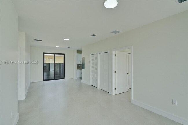 Building Photo - 5145 E 3rd Ave