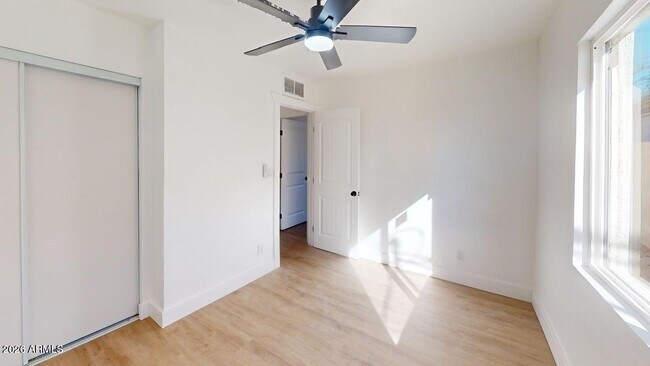 Building Photo - 2739 E Tamarisk Ave