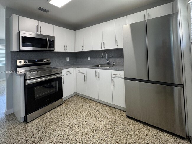 Building Photo - 575 E 22nd St