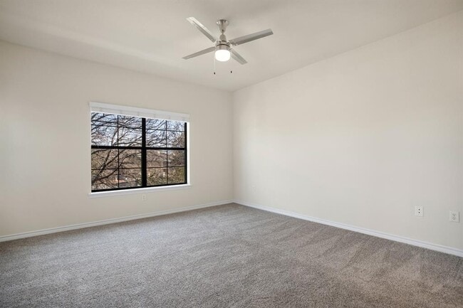 Building Photo - 501 E Stassney Ln