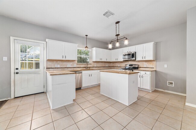 Building Photo - 9823 Lynette Falls Dr
