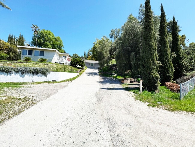 Building Photo - 10154 Campo Rd