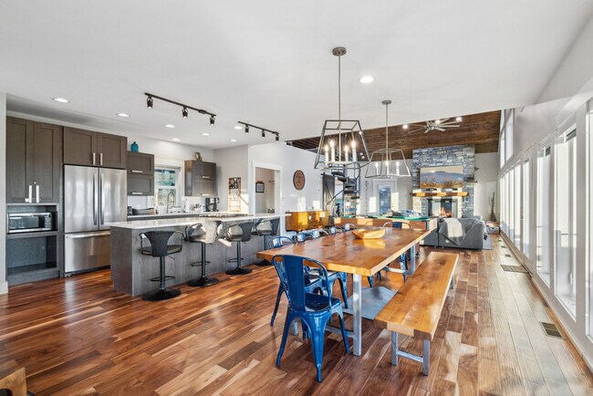 Building Photo - 140 Mystic Ridge Dr