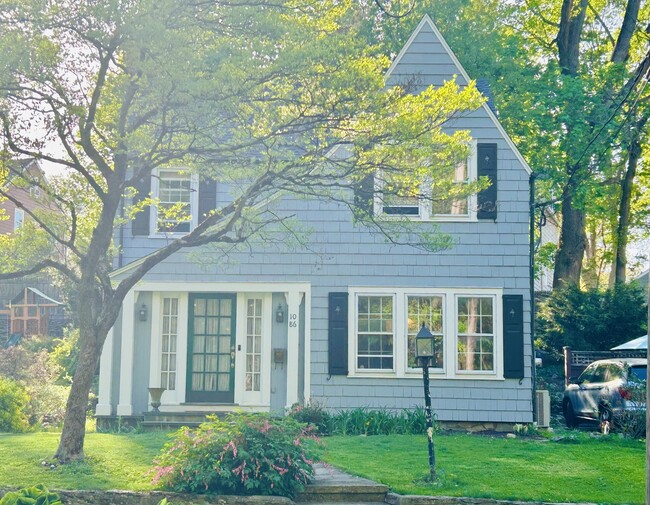 Primary Photo - 1086 Valley Rd