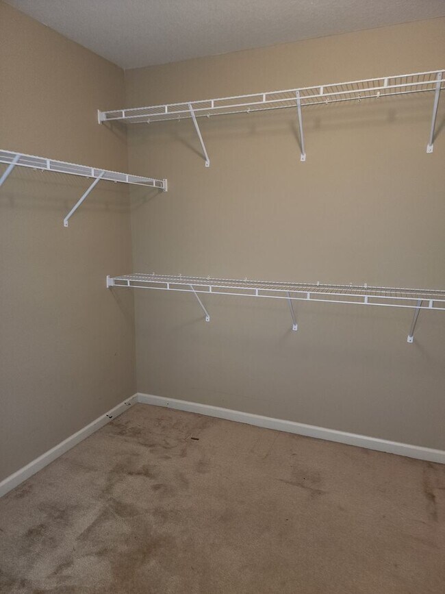 Building Photo - "NEW LOWER PRICE" LOVELY TWO-STORY W/ 5 BEDS, 3 FULL BATHS. LOCATED IN A GREAT NEIGHBORHOOD