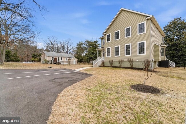 Building Photo - 609 Tebbston Dr