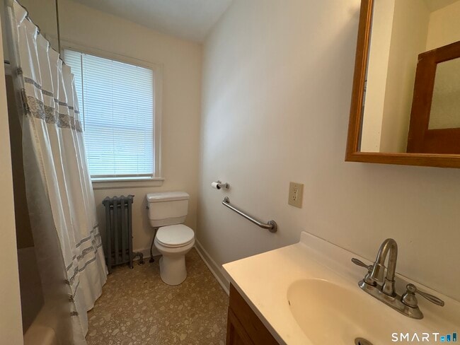 Building Photo - 415 Litchfield St