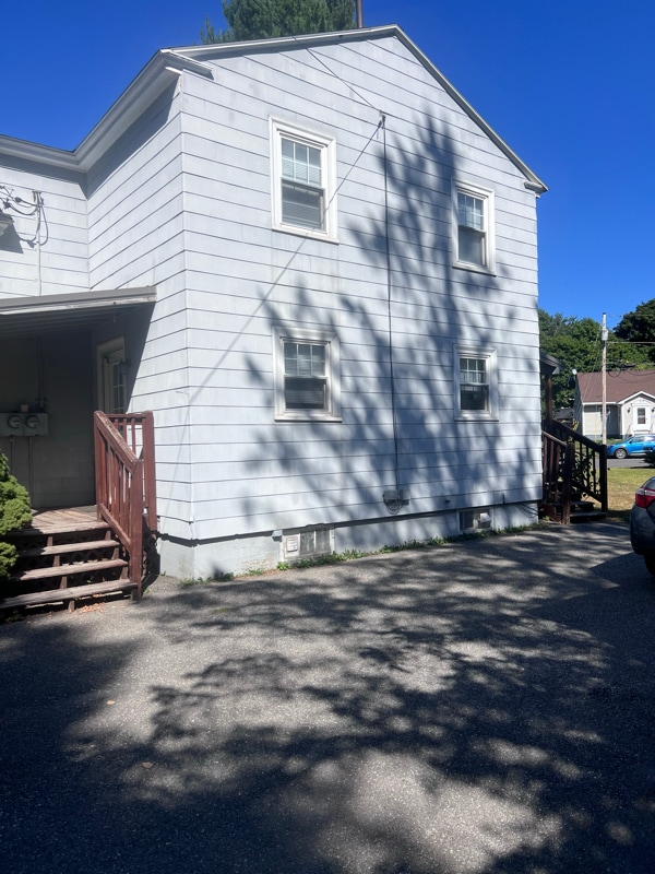 Building Photo - 360 Maple St