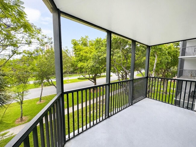 Building Photo - 3301 N Country Club Dr