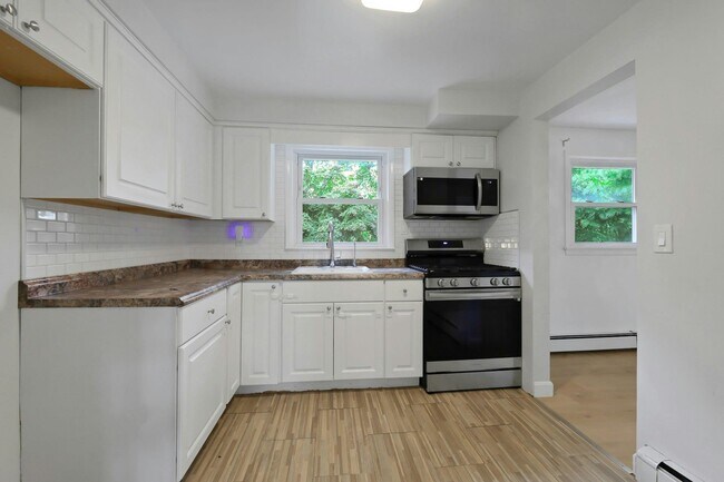Building Photo - 130 Mt Vernon St