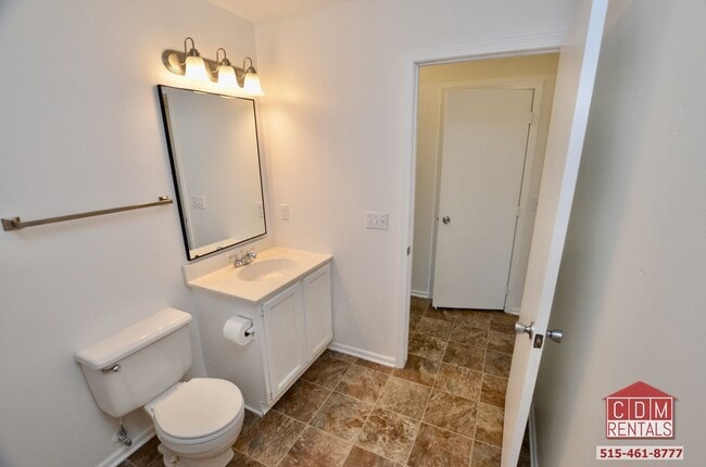 Building Photo - Wonderful West Des Moines Home