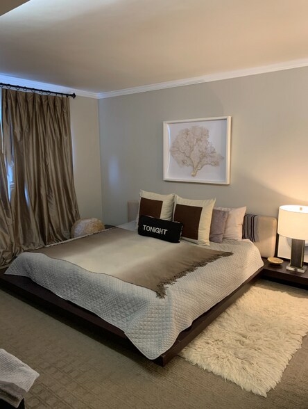 Primary Photo - 6708 Hillpark Dr