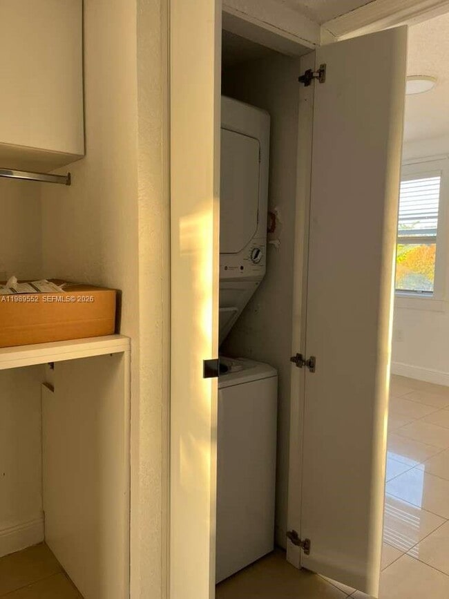 Building Photo - 1362 NW 24th Ave