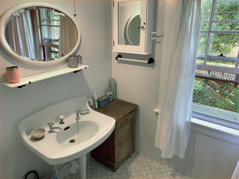 Bathroom - 1B Church St