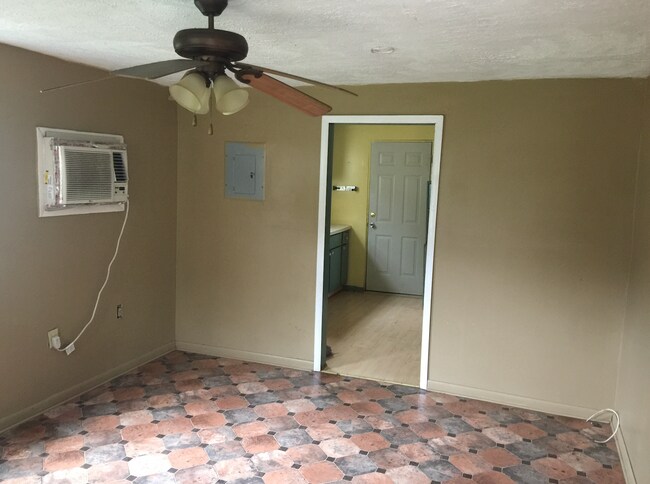 Building Photo - 7908 Siskin Avenue