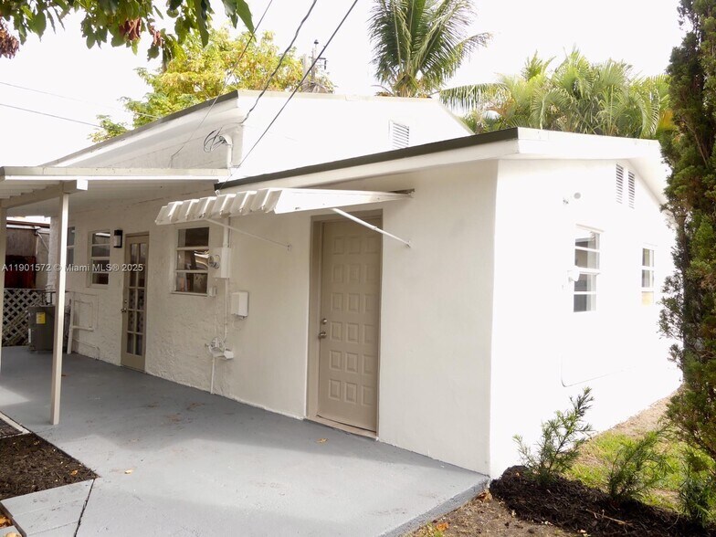 Building Photo - 3429 NW 5th St