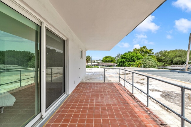 Building Photo - 2812 NE 27th St