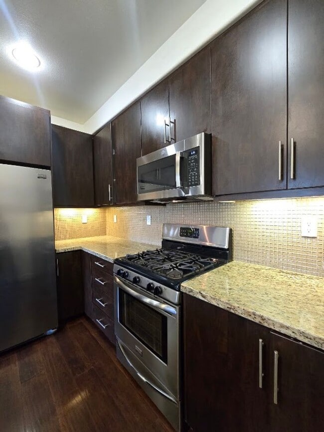 Building Photo - Bright Corner Unit Near Trails with Pool & 2-Car Garage