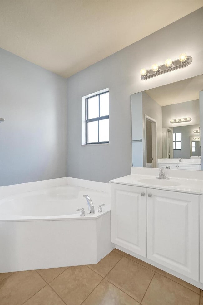 Building Photo - 6105 Grand Cypress Cir W