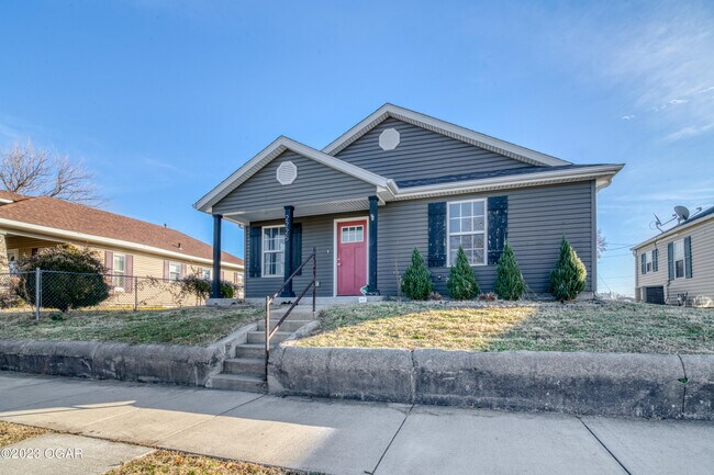 Building Photo - 2225 S Porter Ave