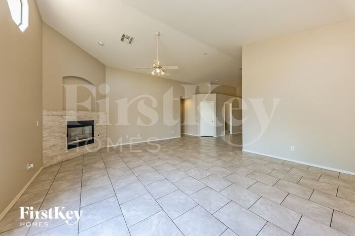 Building Photo - 1408 W Lynne Ln