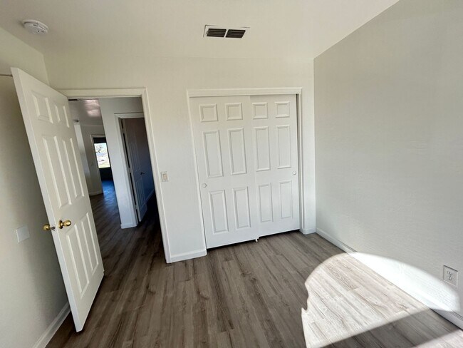 Building Photo - Stunning 4 Bedroom Remodel in Harbor Shores