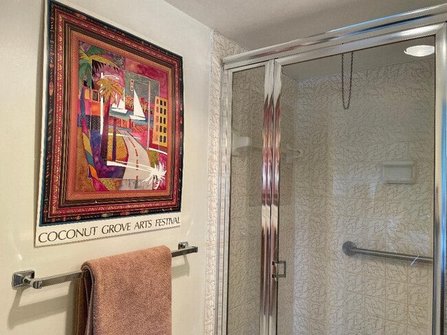 Building Photo - 9423 S Hollybrook Lake Dr