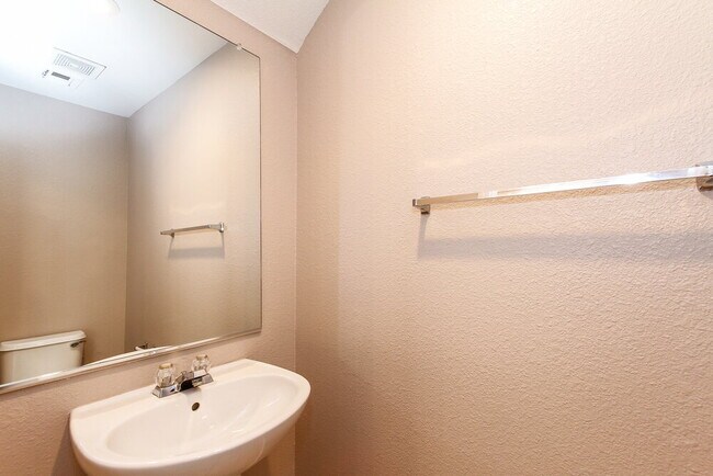 Building Photo - 5450 Mercantile St