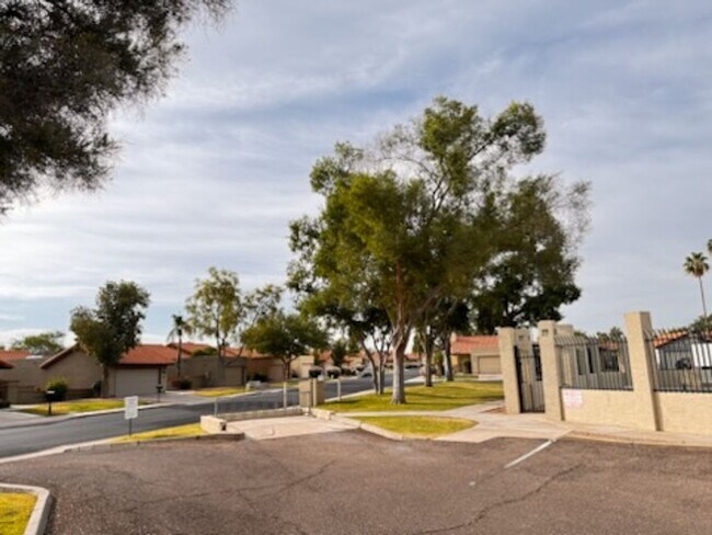Building Photo - 2+ Mesa Rental