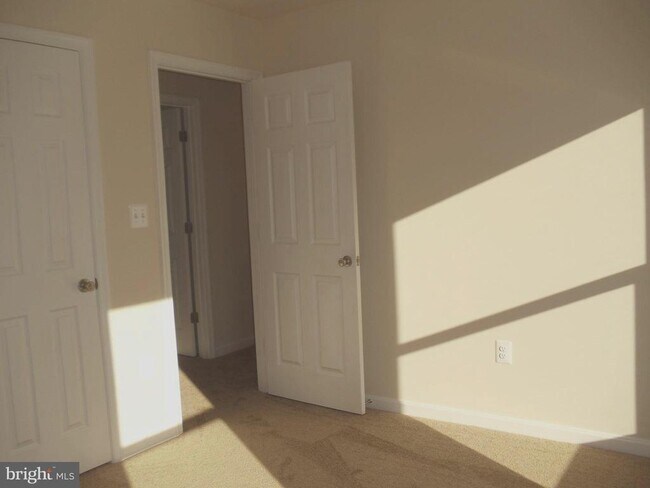 Building Photo - 17972 Wide Bay Way