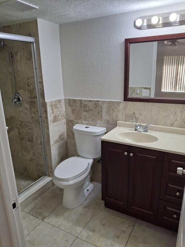 Building Photo - 3238 Coral Lake Ln