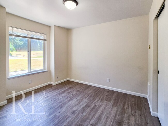 Building Photo - Quiet 3BR Duplex with Garage & Big Yard on...
