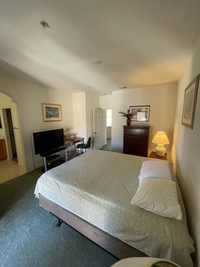 Building Photo - 6080 Ingleston Dr #1014