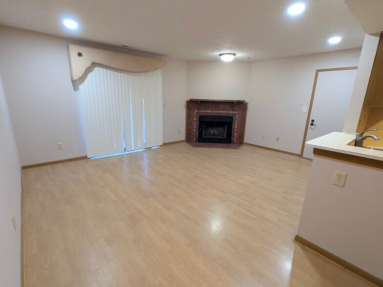 Building Photo - 2163 Hedgerow Rd