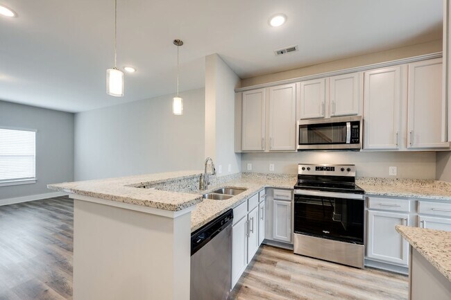 Building Photo - 303 E FORGE Ct