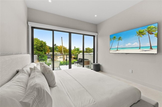 Building Photo - 245 NE 116th St