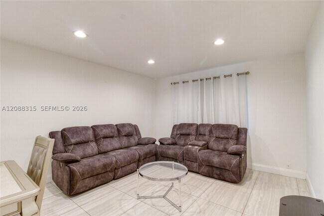 Building Photo - 5160 SW 40th Ave