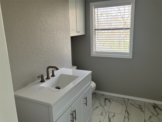 Building Photo - 118 Walnut St