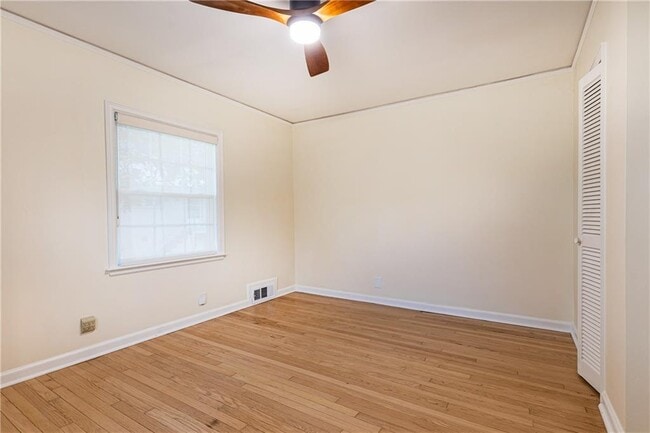 Building Photo - 200 W Paces Ferry Rd NW