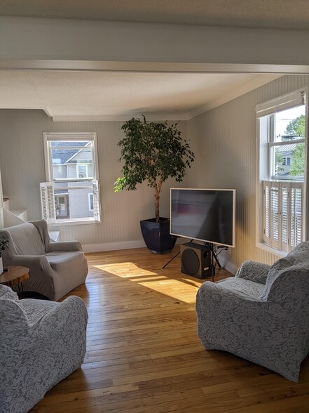 Building Photo - 163 Franklin St