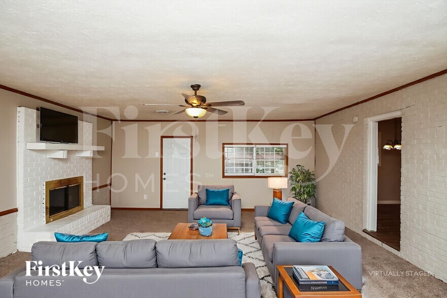 Building Photo - 2422 Chestnut Log Ln