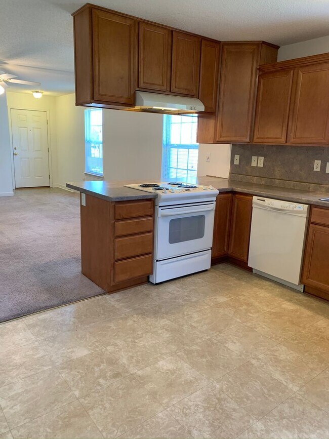 Building Photo - 126 Clusters Cir