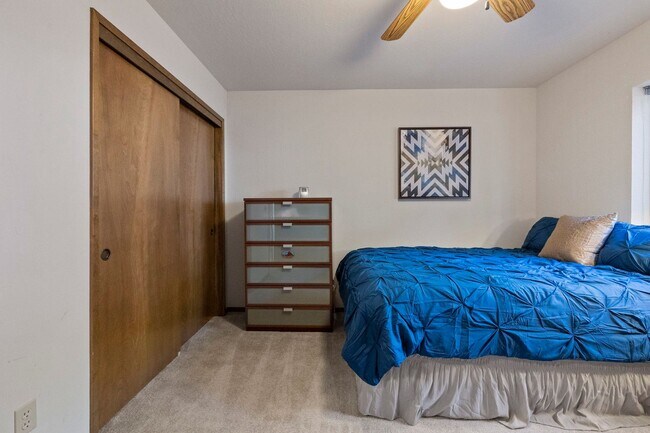 Building Photo - Fully Furnished 3 Bedroom Retreat in the P...