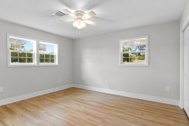 Building Photo - 15529 Pine St