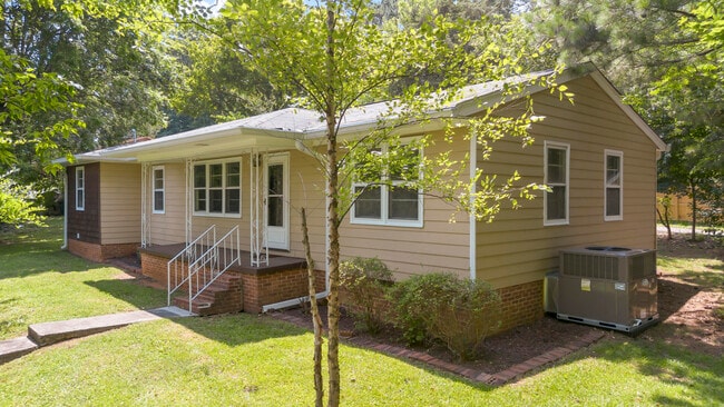 Building Photo - 3005 Pine Dr NE
