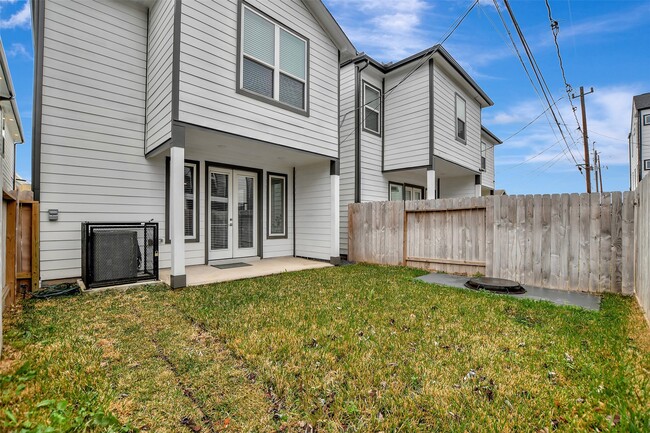 Building Photo - 119 E 43rd St