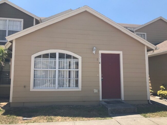 Primary Photo - 1-Story Townhouse